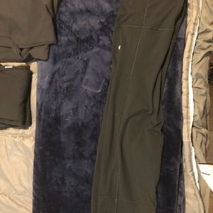 Black lululemon capris